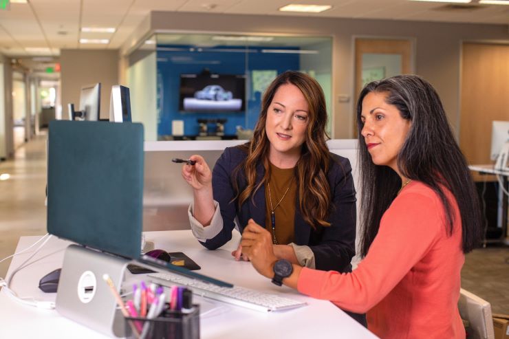 Coaching féminin : quand l’accompagnement des femmes devient stratégique pour les entreprises